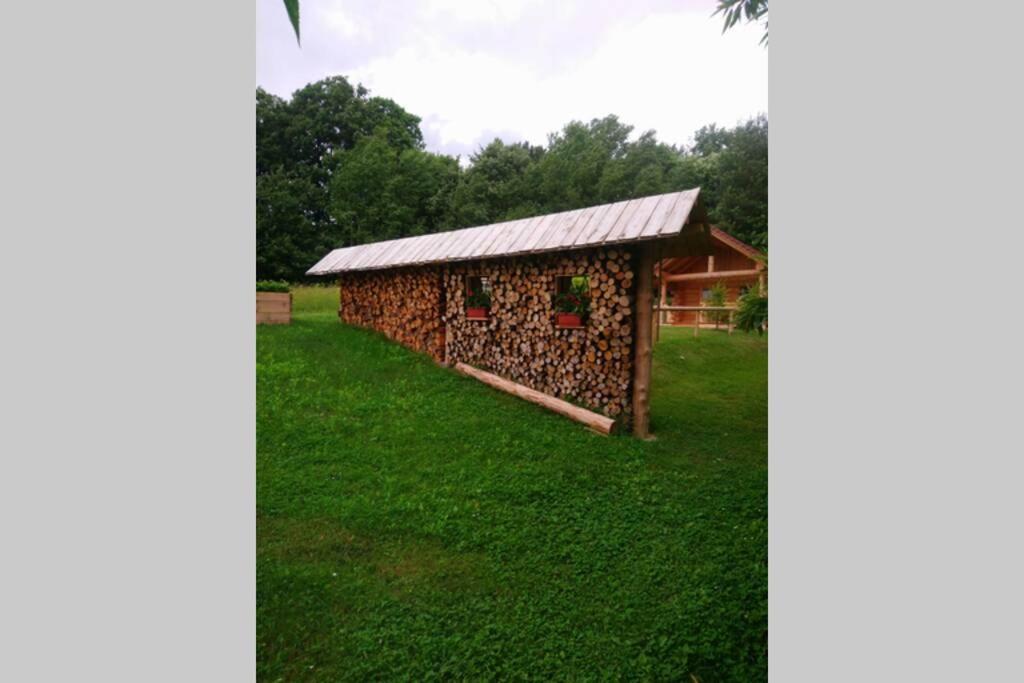 Hut At The Forest Male Brusnice Exterior foto